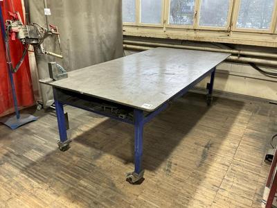 Overview picture of mobile welding table
